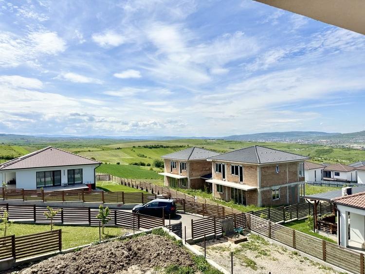 Casă individuală cu 4 camere cu Canalizare în Dezmir