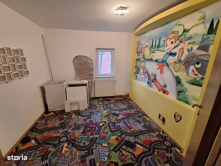 Apartament cu 3 camere decomandat, mobilat în Girocului