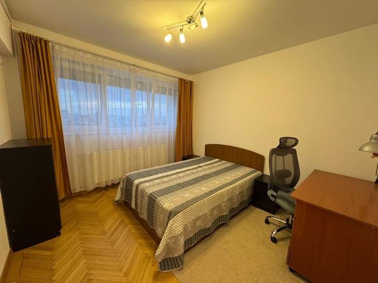 Apartament cu 3 camere în Mihai Bravu