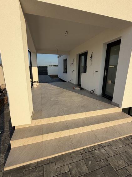 Casă cu 4 camere în Exterior Vest