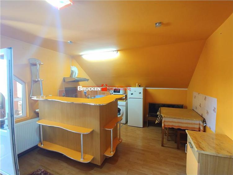 Casă cu 3 camere cu Teren 800 Mp în Central