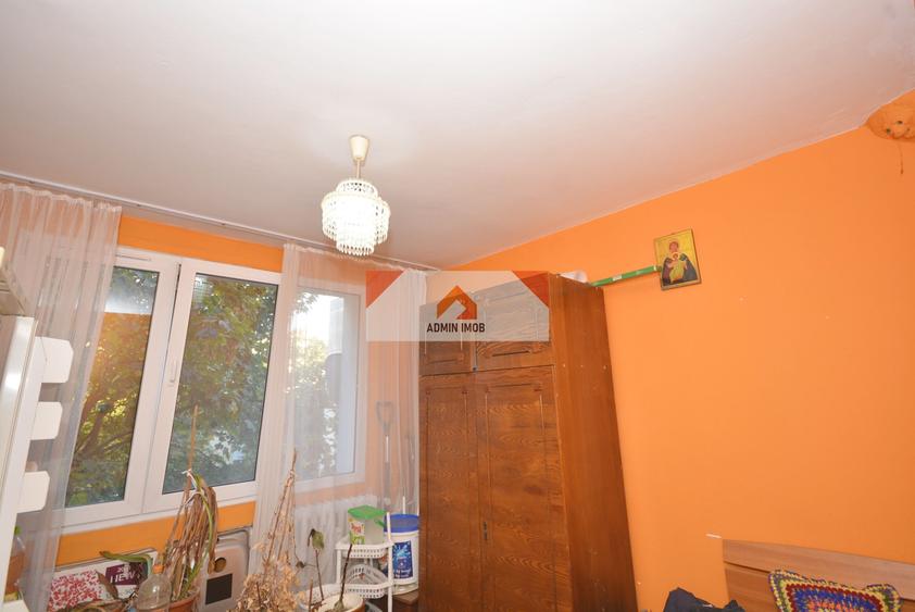 Apartament cu 3 camere decomandat în Giurgiului