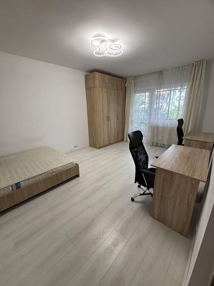 Apartament cu 3 camere decomandat în Între Lacuri