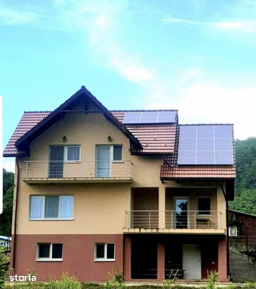 Casă cu 5 camere cu Teren 1600 Mp în Golești