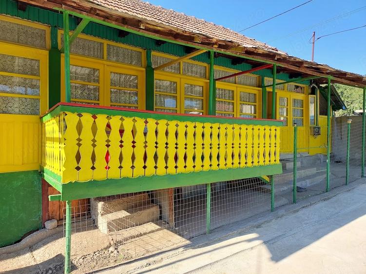 Casă cu 3 camere cu Teren 1000 Mp în Oteștii de Jos