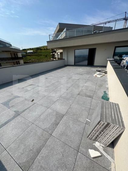 Penthouse cu 3 camere decomandat, mobilat în Florești