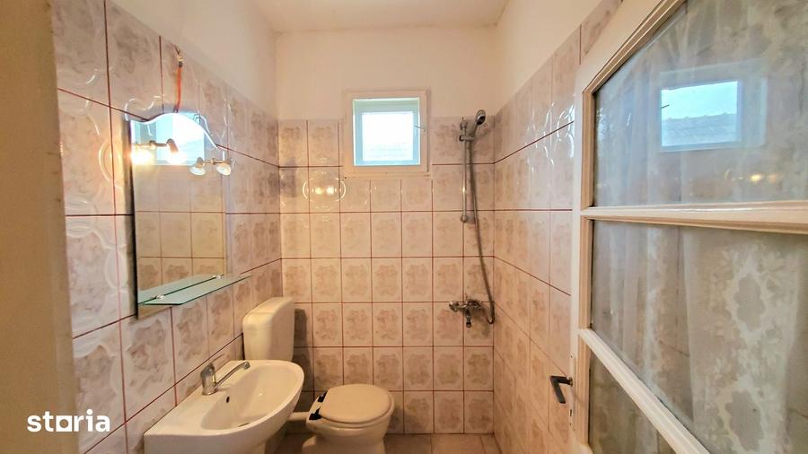 Casă cu 5 camere cu Teren 4800 Mp în Dobrești