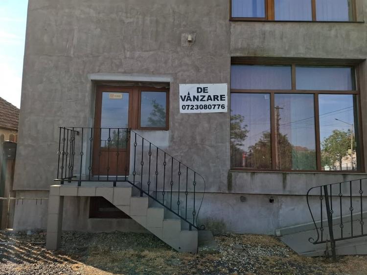 Casă individuală cu 12 camere cu Teren 533 Mp în Nădlac