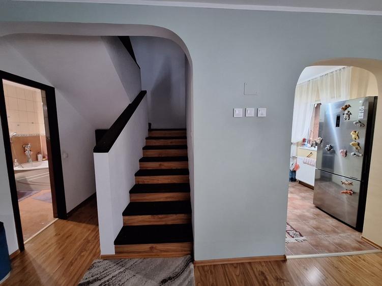 Casă cu 4 camere în Păcii