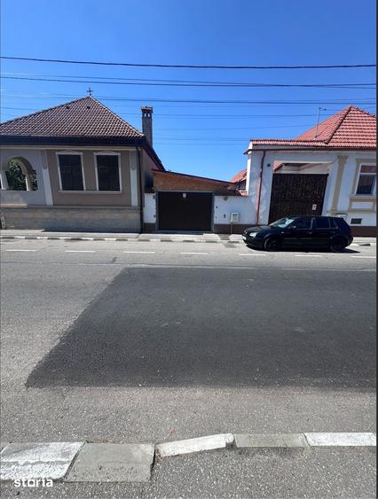 Casă cu 2 camere cu Teren 700 Mp în Central