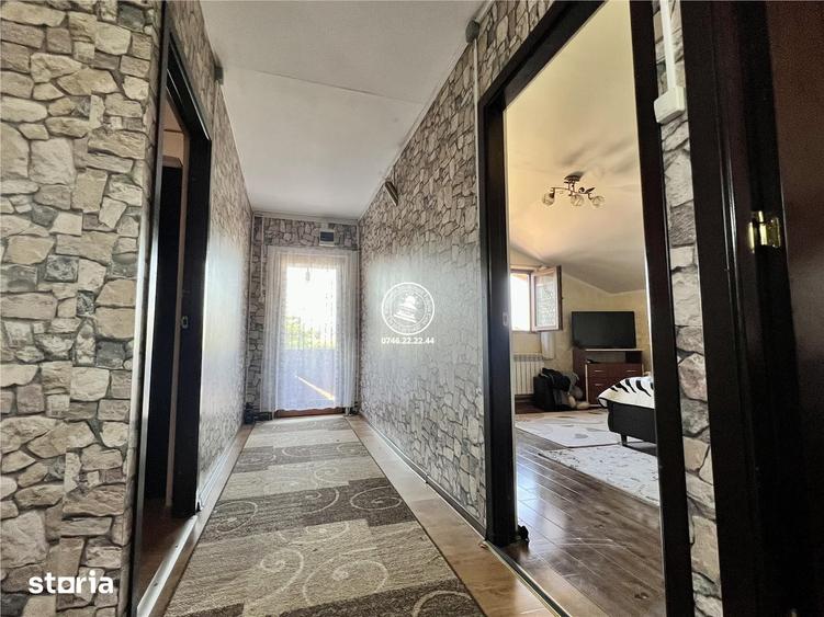 Casă cu 5 camere cu Teren 1382 Mp în Voinești