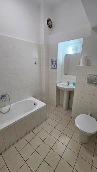 Casă individuală cu 8 camere cu Canalizare în Eminescu