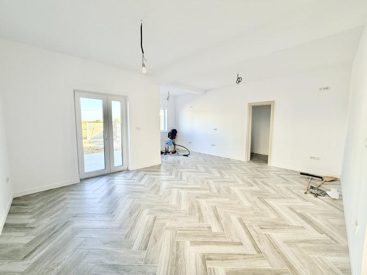 Duplex cu 4 camere cu Teren 275 Mp în Urseni