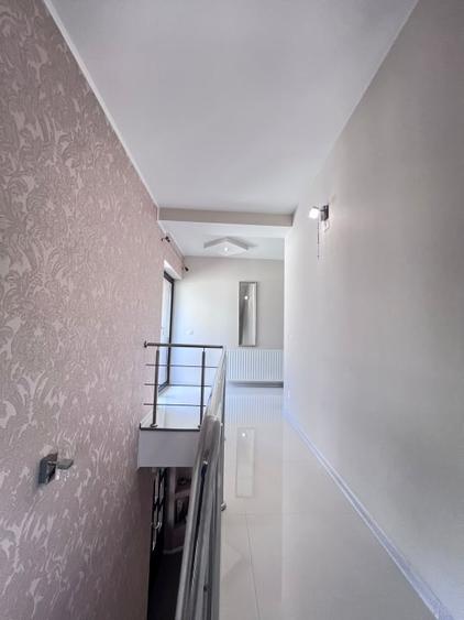 Casă individuală cu 9 camere cu Teren 721 Mp în Clinceni