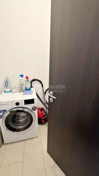 Apartament cu 3 camere semidecomandat, mobilat în Central