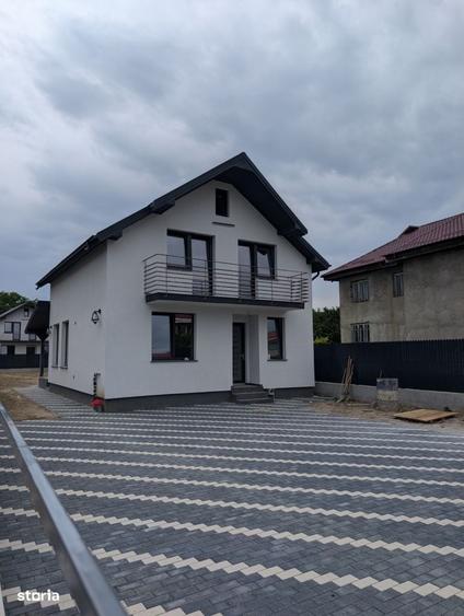 Casă cu 4 camere în Săucești