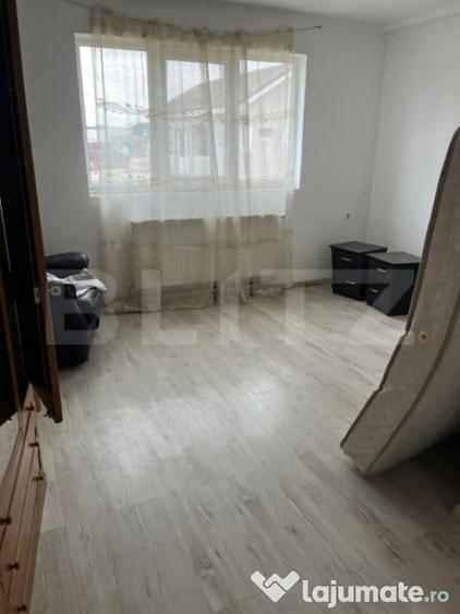 Casă cu 7 camere cu Teren 564 Mp în Central