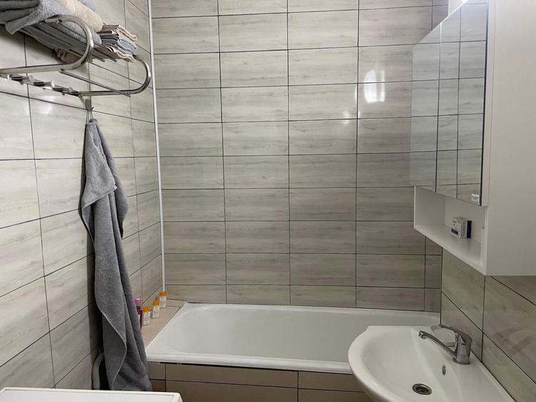 Apartament cu 3 camere decomandat, mobilat în Vatra Luminoasă