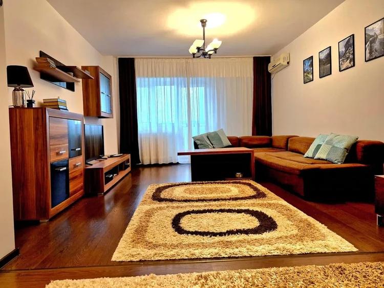 Apartament cu 4 camere decomandat, mobilat în Nicolina