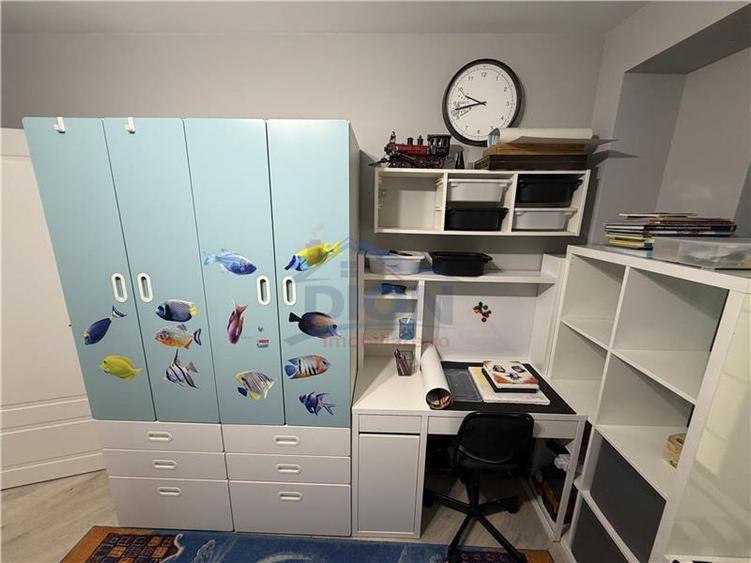 Apartament cu 4 camere decomandat, mobilat în Decebal