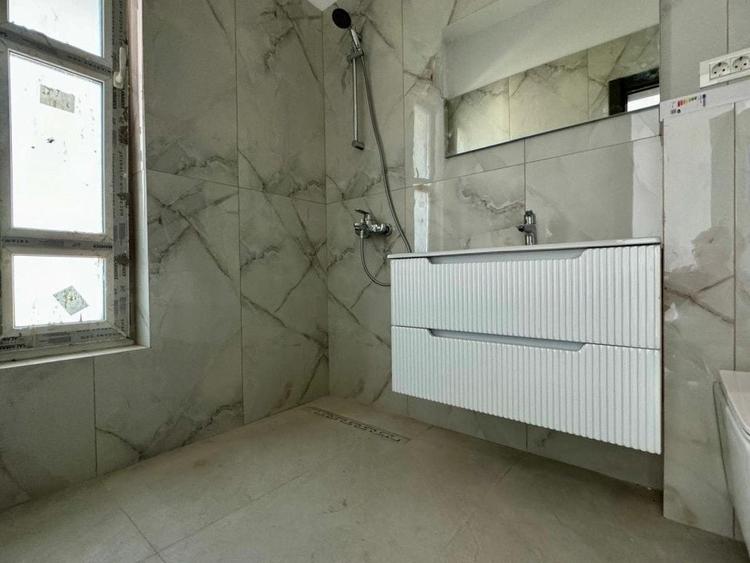 Casă individuală cu 4 camere cu Canalizare în Domnești