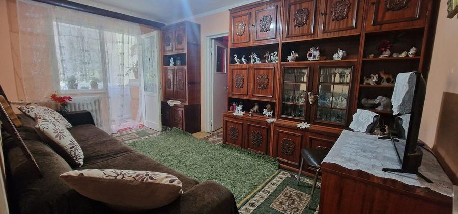 Apartament cu 3 camere semidecomandat în Km 4-5