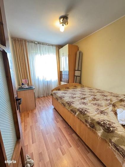 Apartament cu 3 camere semidecomandat în Alexandru cel Bun
