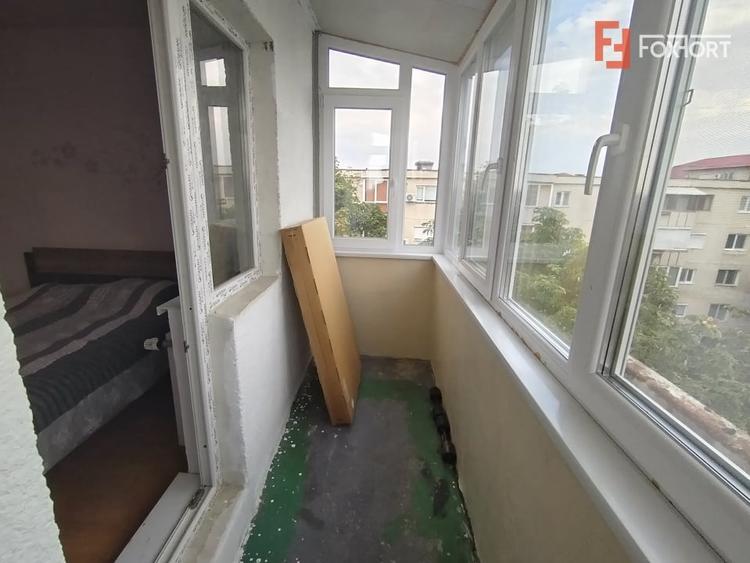 Apartament cu 3 camere decomandat, mobilat în Girocului