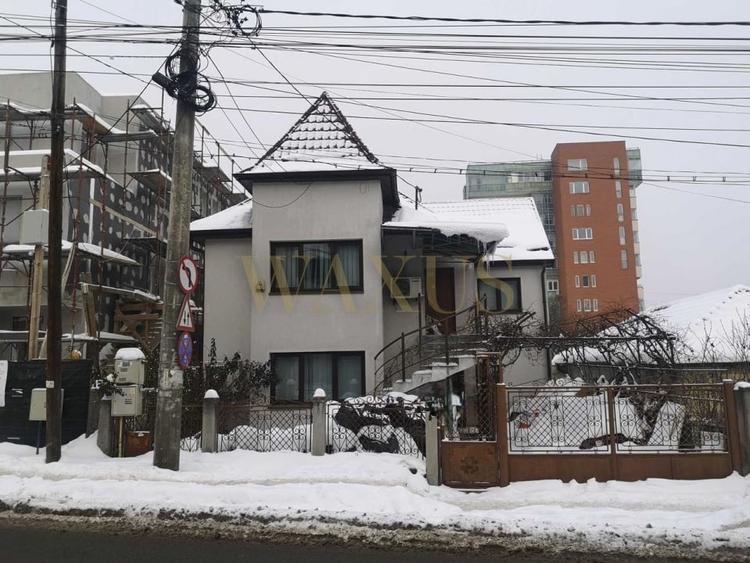 Casă individuală cu 67 camere cu Canalizare în Zorilor