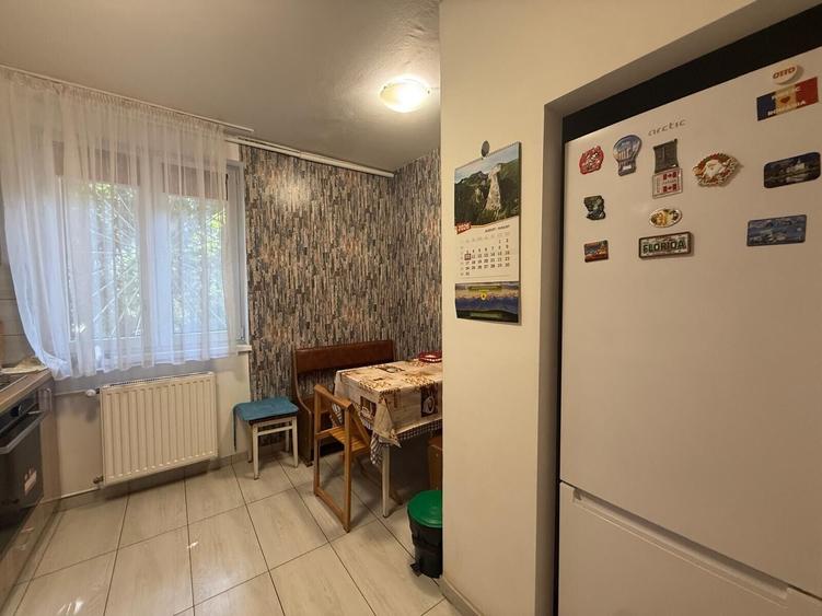 Apartament cu 3 camere decomandat, mobilat în Brâncoveanu