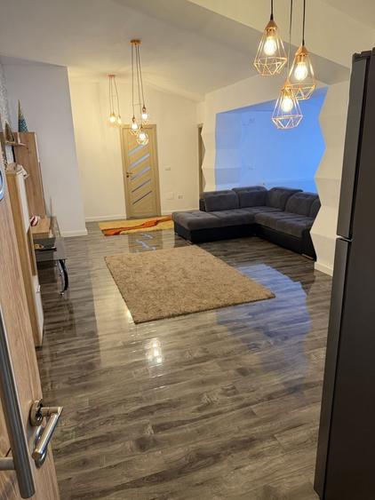 De vanzare Apartament cu 3 camere, terasa generoasa si 3 locuri de parcare zona 1 Mai, Lidl - 1