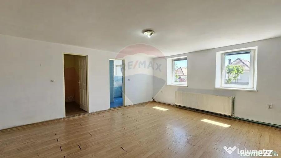 Casă cu 7 camere cu Teren 1151 Mp în Central