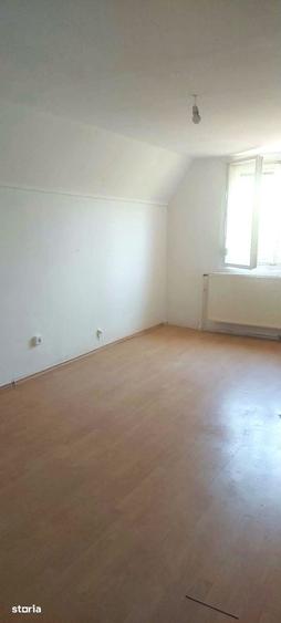 Casă cu 4 camere cu Teren 170 Mp în Iorga