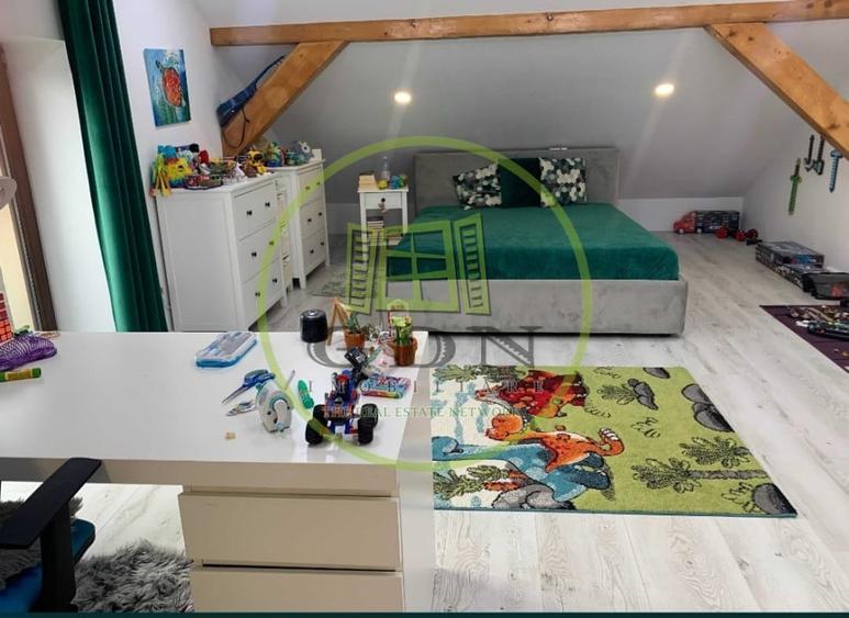 Casă individuală cu 5 camere cu Canalizare în Șura Mică
