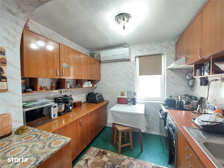 Apartament cu 3 camere decomandat în Micro 14