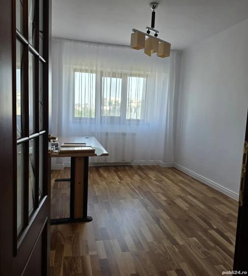 Apartament cu 5 camere decomandat în Aviației