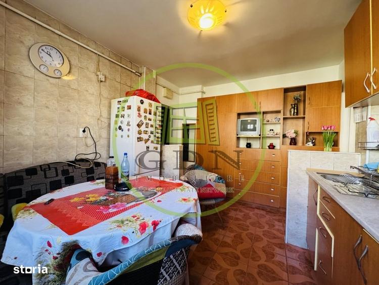 Apartament cu 3 camere, mobilat în Pajura