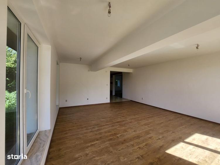 Casă cu 4 camere în Ștefănești
