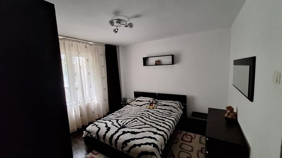 Apartament cu 4 camere decomandat în Central