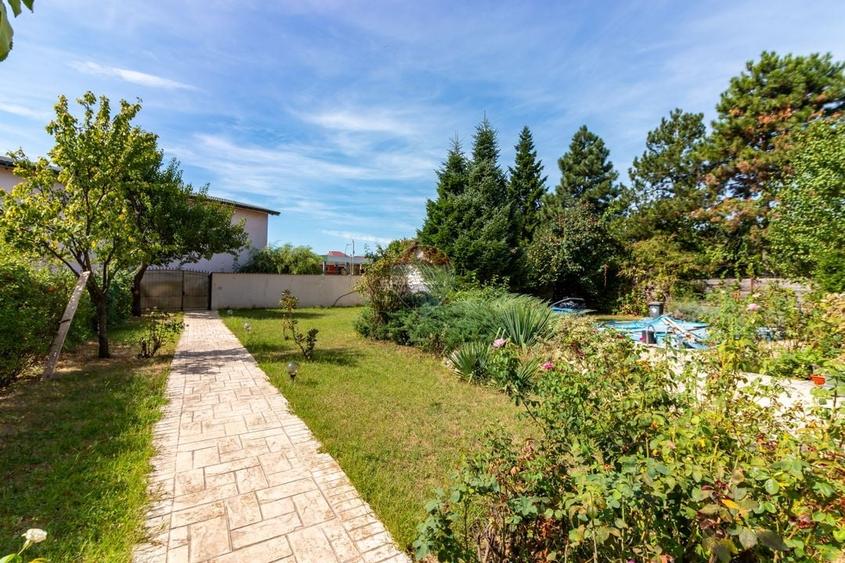 Casă individuală cu 6 camere cu Piscina în Roșu