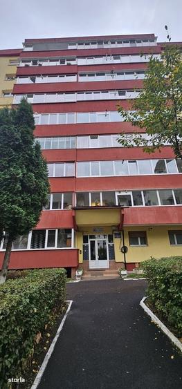 Apartament cu 4 camere decomandat în Răcădău