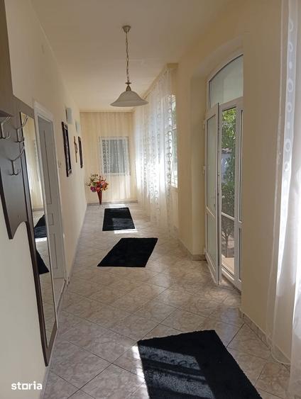 Casă cu 7 camere cu Teren 1900 Mp în Central