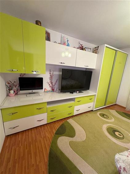 Casă individuală cu 8 camere cu Canalizare în Lascăr Catargiu