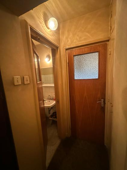 Apartament cu 3 camere semidecomandat în 1 Mai