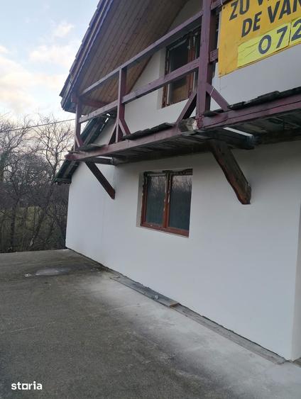 Casă cu 3 camere cu Teren 379 Mp în Central