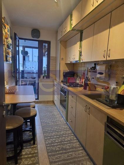 Apartament cu 5 camere decomandat, mobilat în Dristor