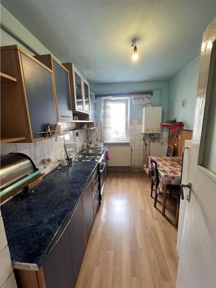 Apartament cu 3 camere semidecomandat în Vasile Aaron