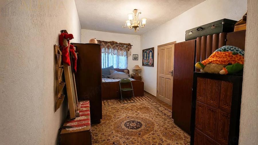Casă cu 5 camere cu Teren 2320 Mp în Herina