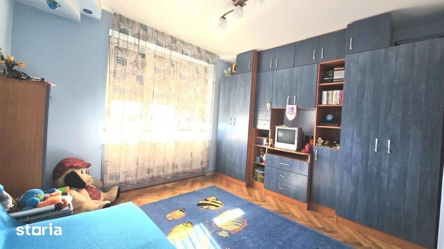 Apartament cu 3 camere în Micro 14