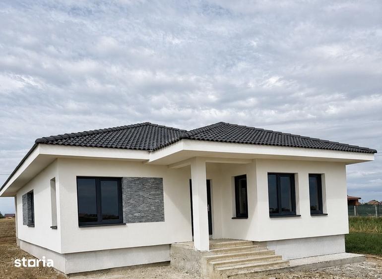 Casă cu 4 camere cu Teren 605 Mp în Girișu de Criș